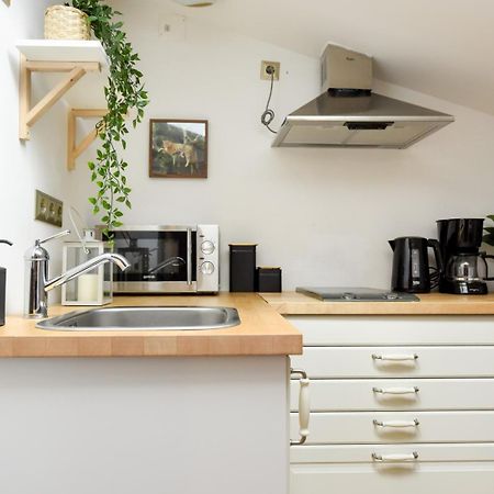 Historic Charm, Modern Comfort - Accommodation In The Heart Of The Old Town Bukarest Exteriör bild