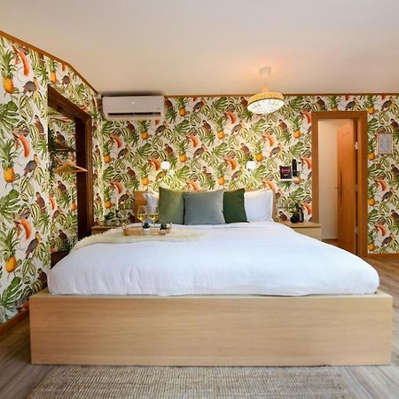 Historic Charm, Modern Comfort - Accommodation In The Heart Of The Old Town Bukarest Exteriör bild