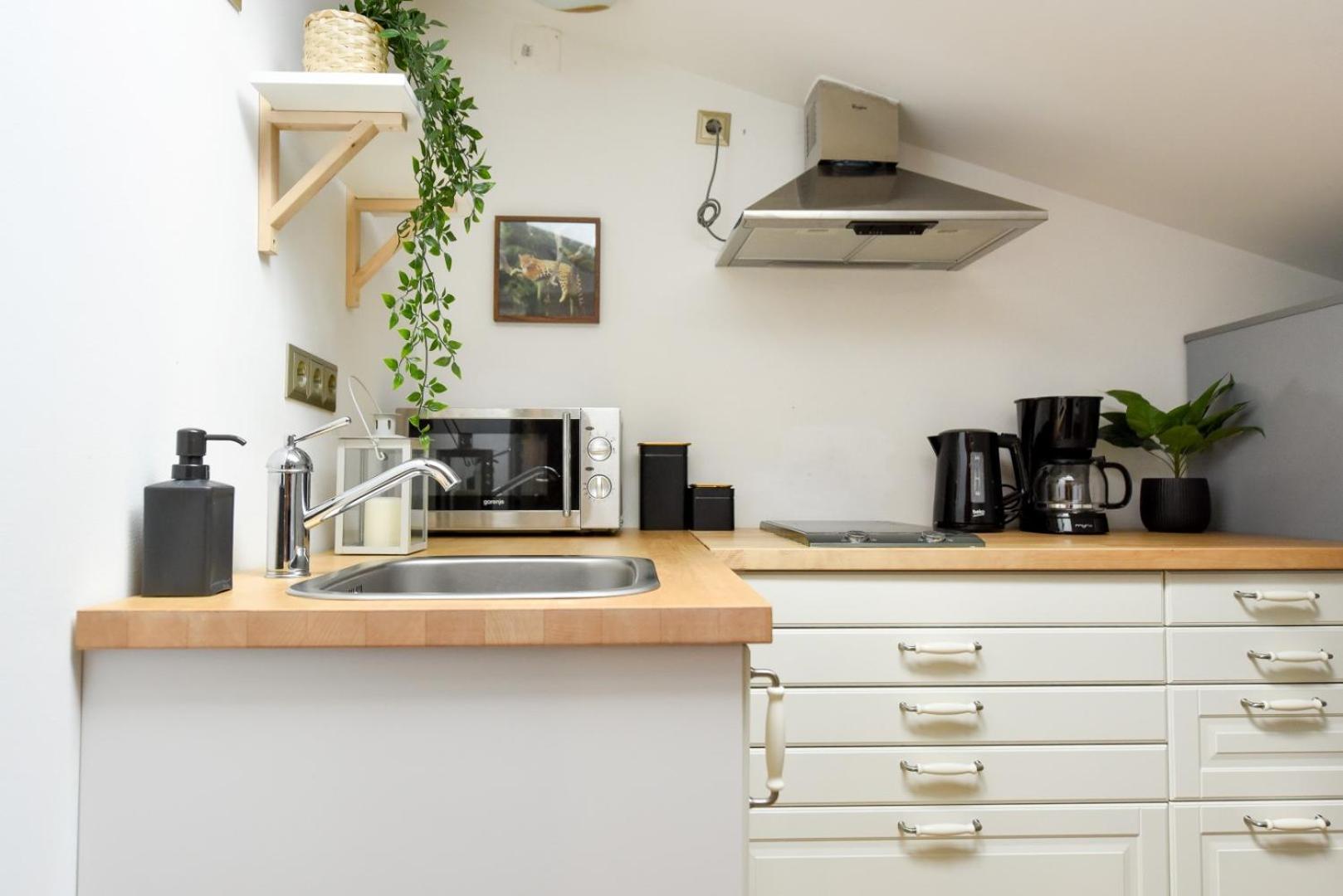 Historic Charm, Modern Comfort - Accommodation In The Heart Of The Old Town Bukarest Exteriör bild