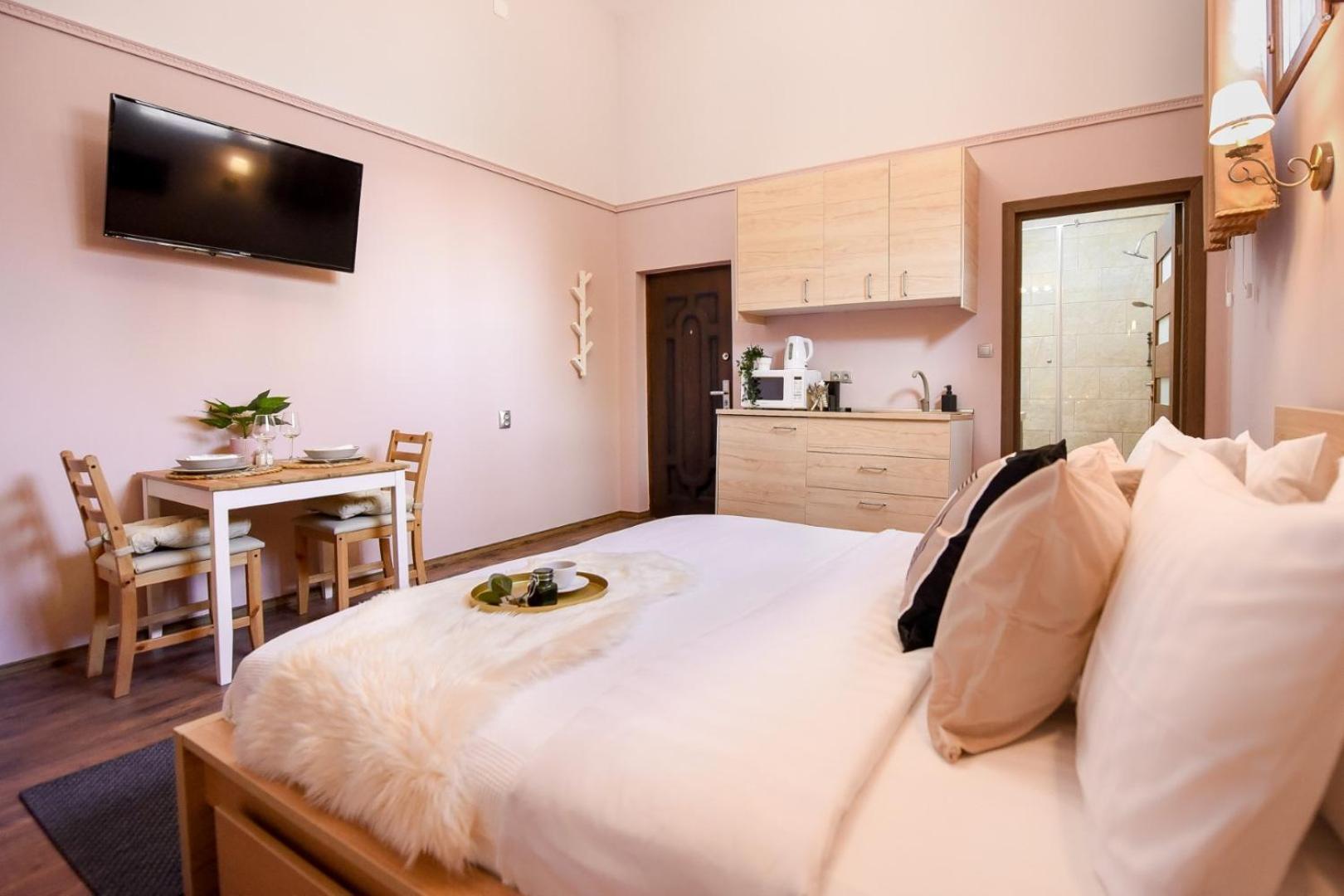 Historic Charm, Modern Comfort - Accommodation In The Heart Of The Old Town Bukarest Rum bild