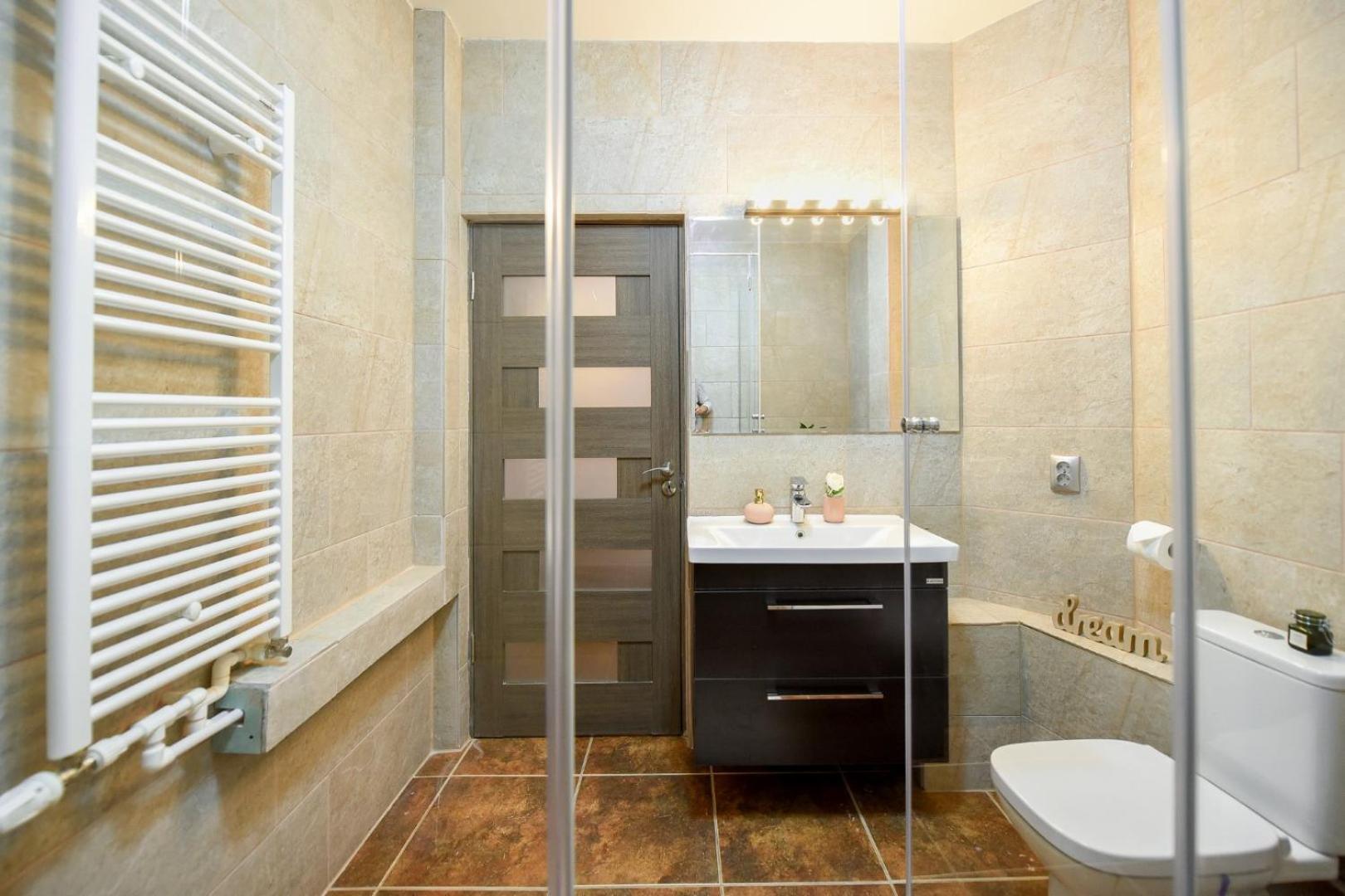 Historic Charm, Modern Comfort - Accommodation In The Heart Of The Old Town Bukarest Rum bild