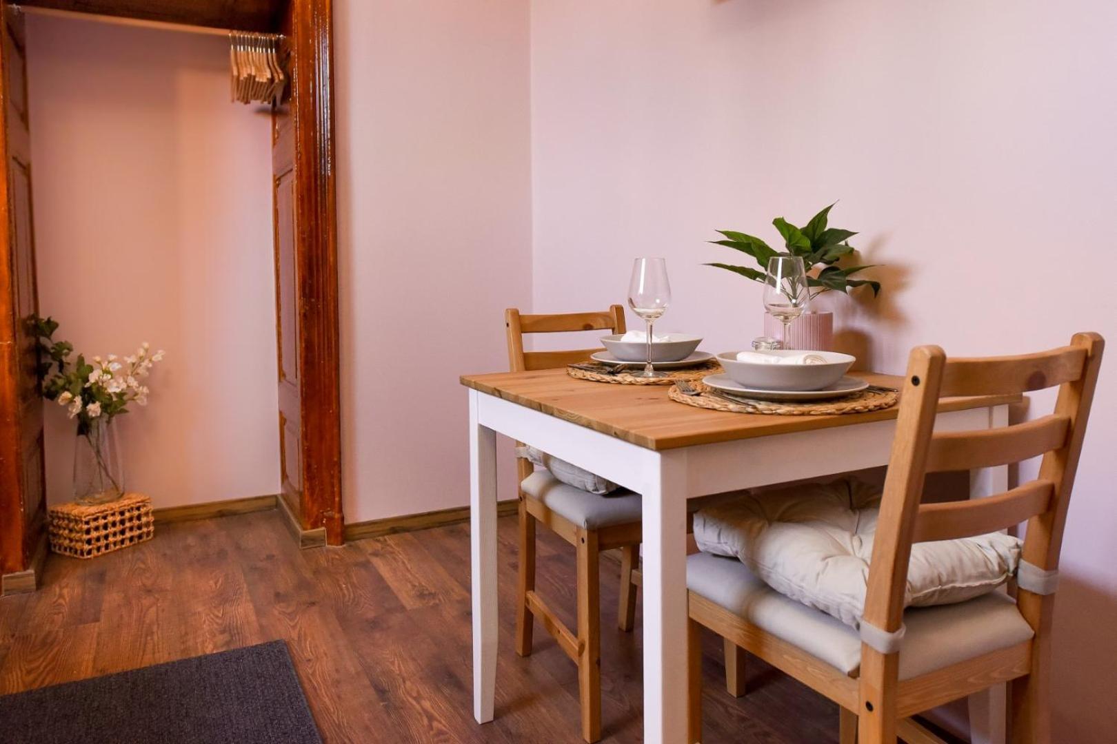 Historic Charm, Modern Comfort - Accommodation In The Heart Of The Old Town Bukarest Rum bild