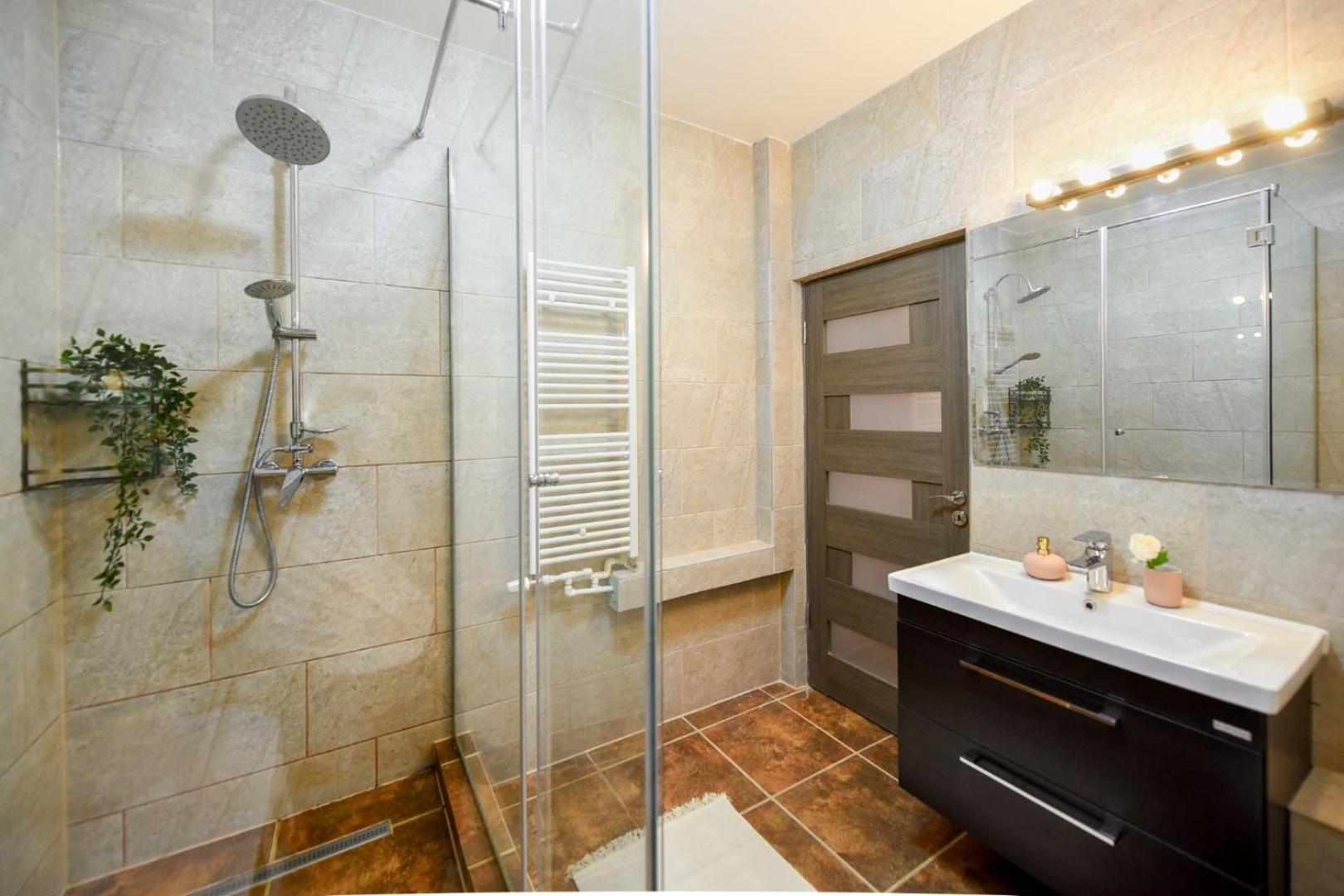 Historic Charm, Modern Comfort - Accommodation In The Heart Of The Old Town Bukarest Rum bild