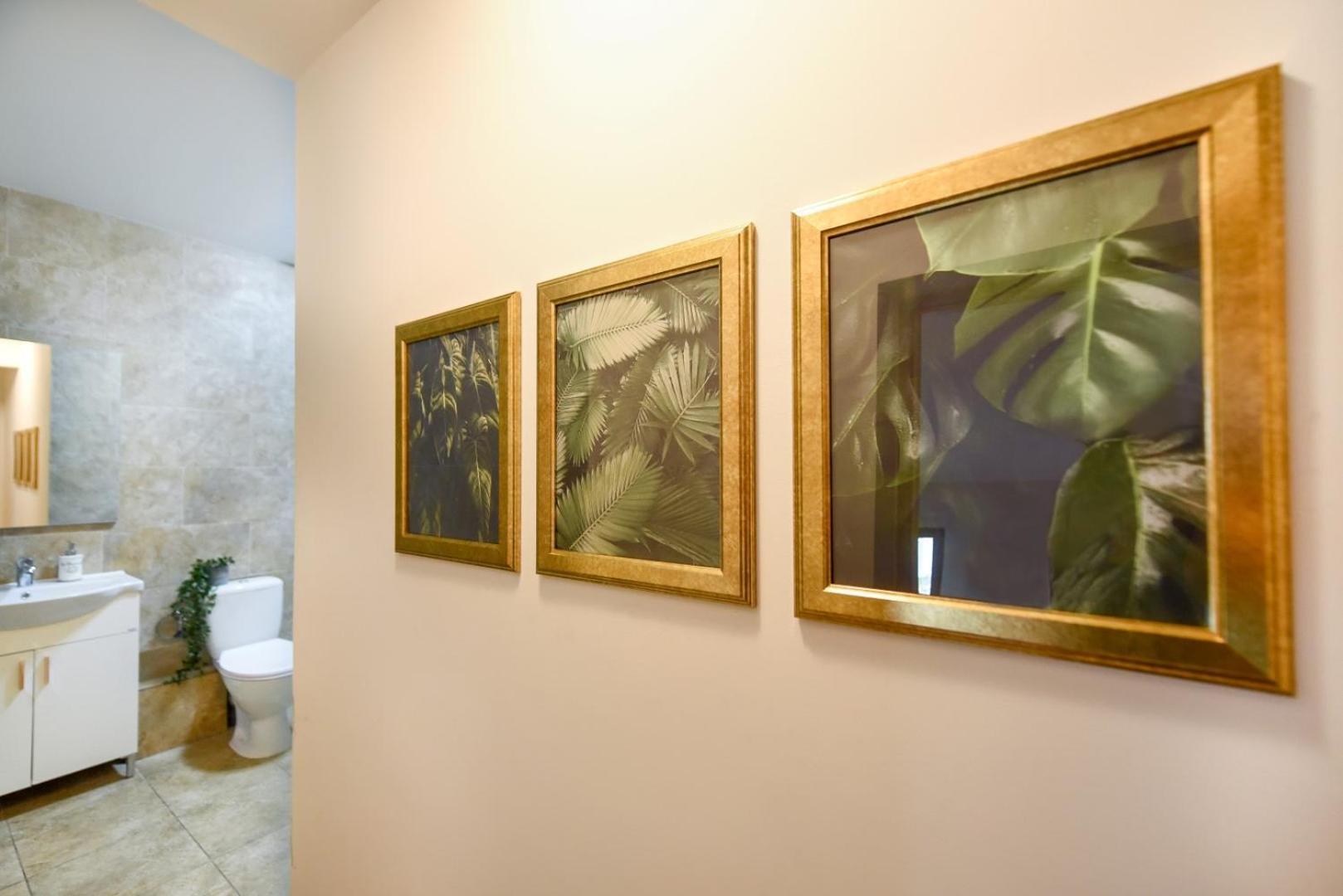 Historic Charm, Modern Comfort - Accommodation In The Heart Of The Old Town Bukarest Rum bild