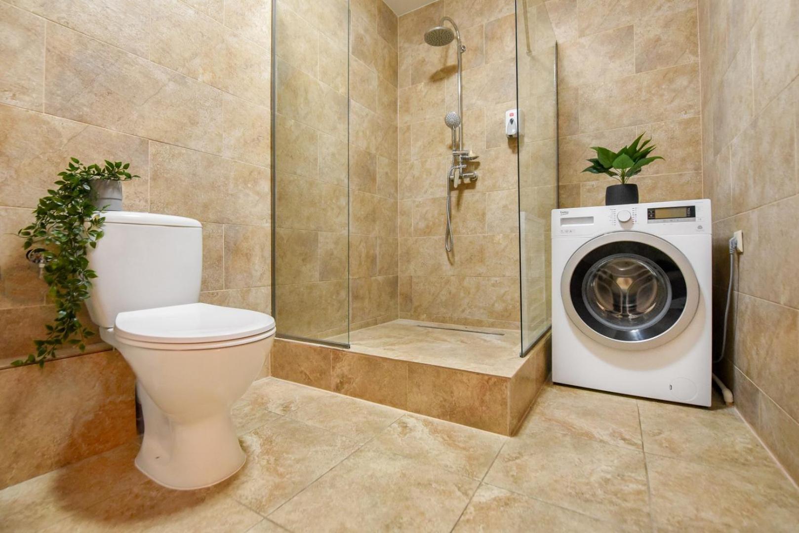 Historic Charm, Modern Comfort - Accommodation In The Heart Of The Old Town Bukarest Rum bild