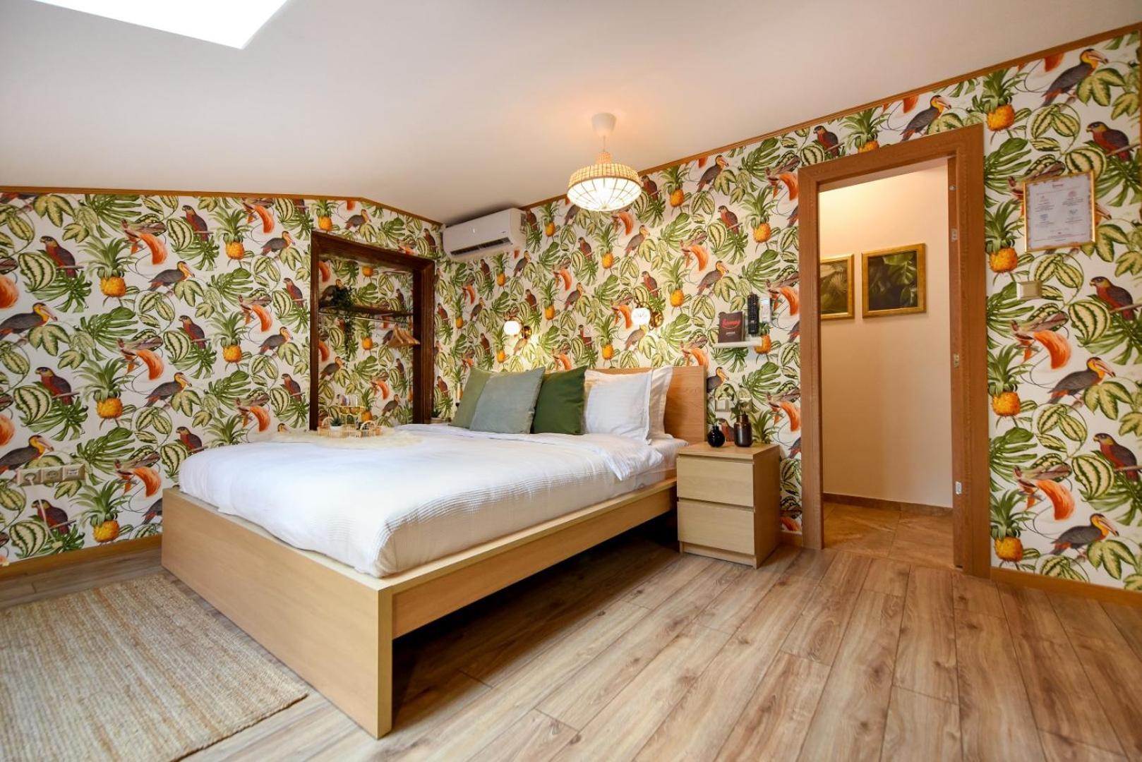 Historic Charm, Modern Comfort - Accommodation In The Heart Of The Old Town Bukarest Rum bild